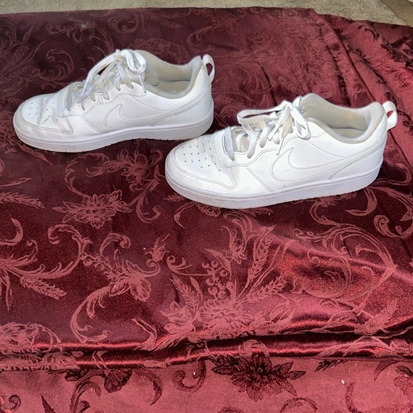 Nike shoes - Picture 3 of 7